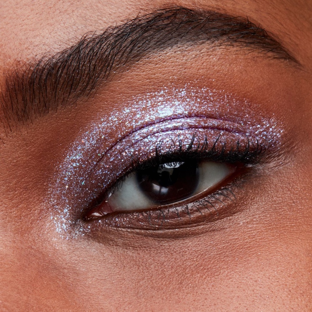 MAC Dazzleshadow Liquid Eyeshadow “Diamond Crumbles” - Picture 5 of 6